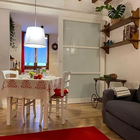 Apartment San Lorenzo In Red Florence
